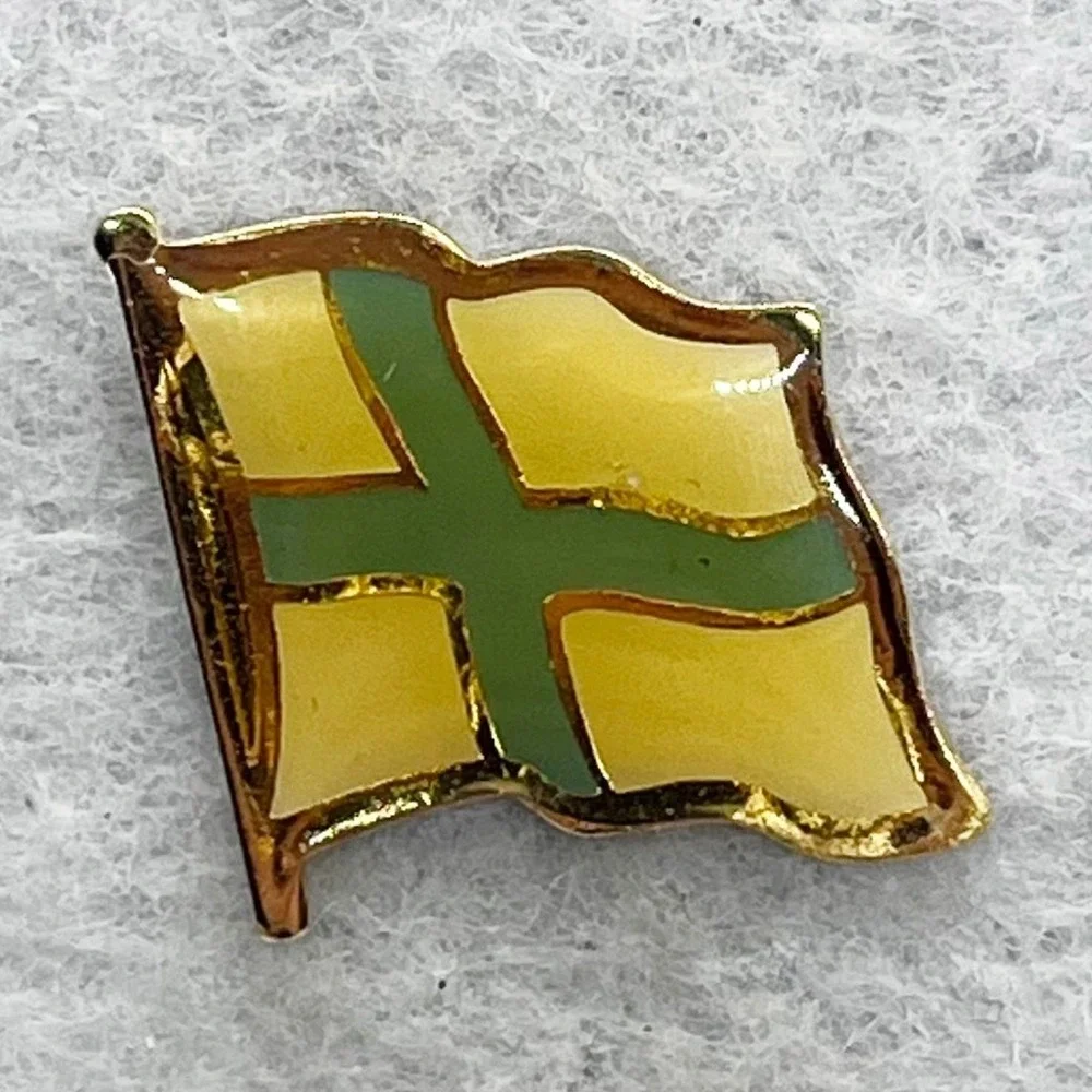 🔮‎ 5/$25 Vintage Finland Flag Pin